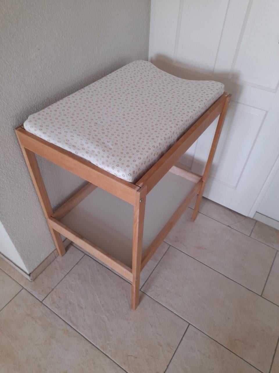 Commode met aankleedkussen (in goede staat )