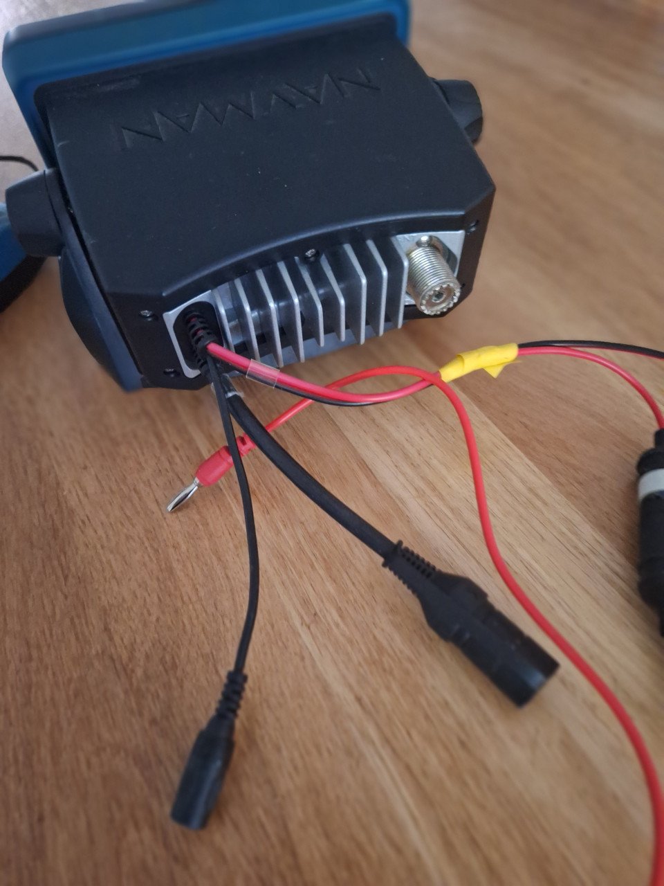 Marifoon met vhf antenne