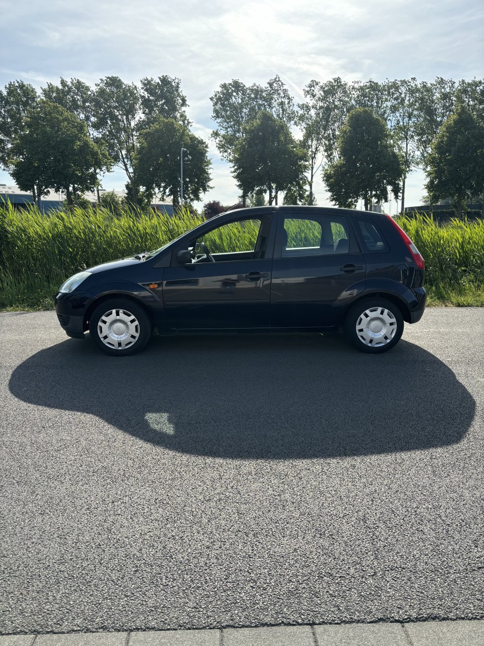 Ford fiesta met een voljaar apk!
