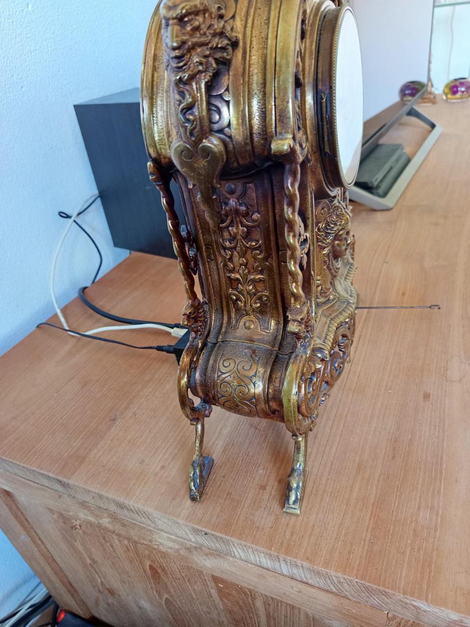 Rococo Revival sierlijke verguld bronzen schoorsteenklok 20e eeuw Frankrijk