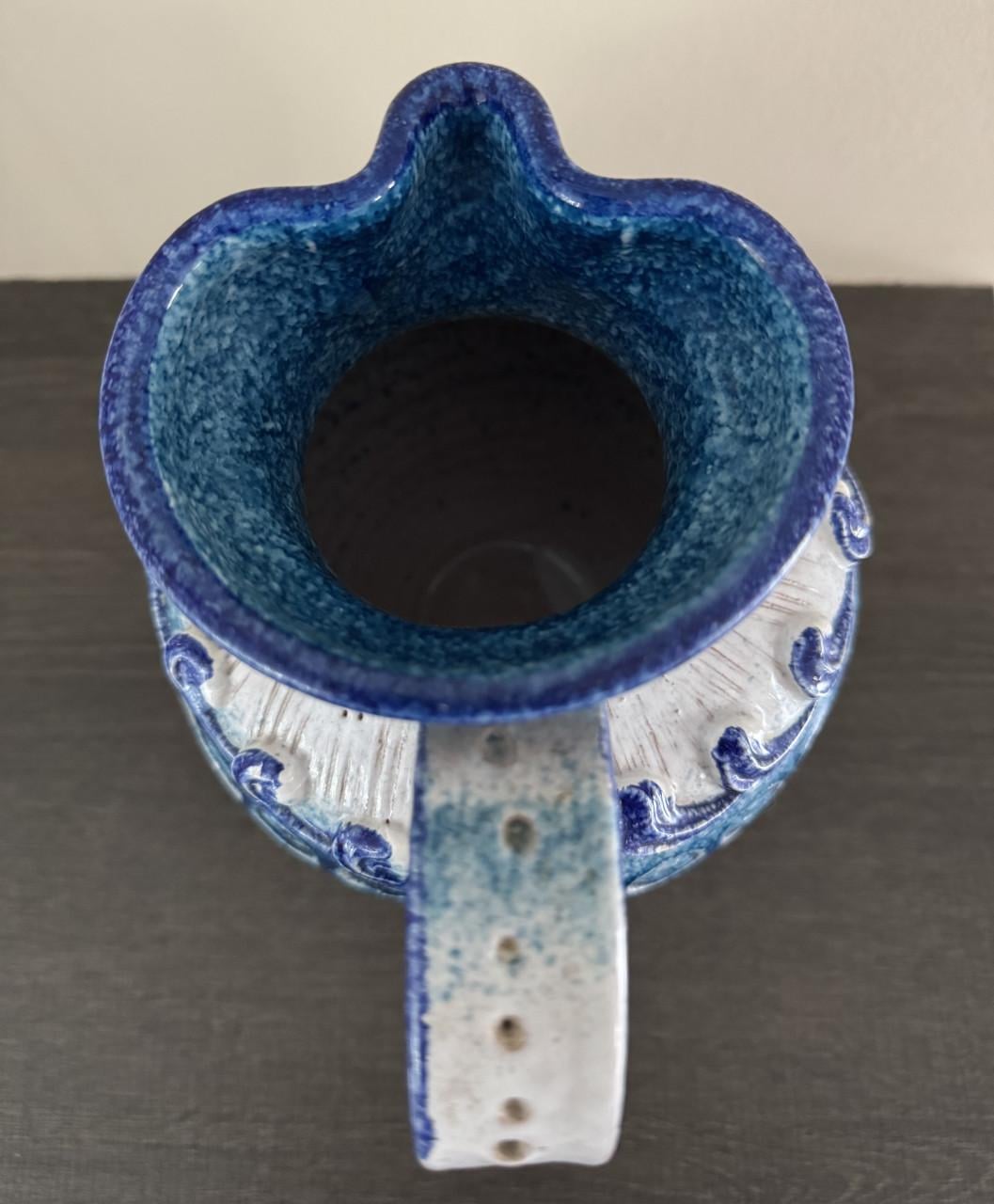 Decoratieve blauwe vaas