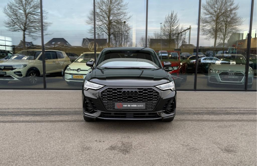 Audi Q3 sportback 35 tfsi 150pk s-tronic s-line | standkachel | black style