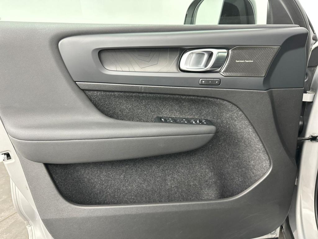 Volvo XC40 t4 211pk recharge ultimate dark | pano| adap.cruise| trekhaak| c