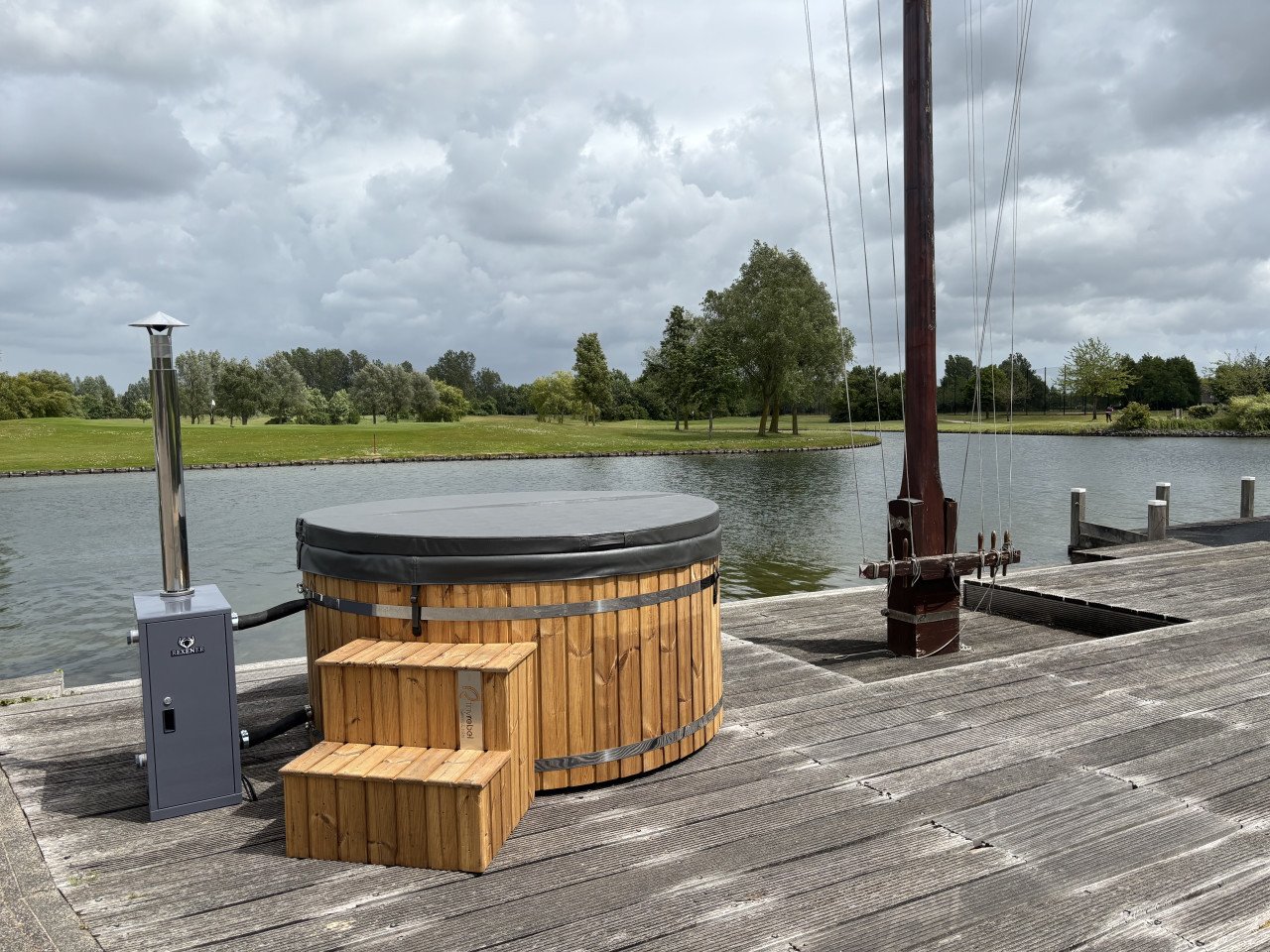 Biodiesel hottub (showmodel) met € 1115,- korting