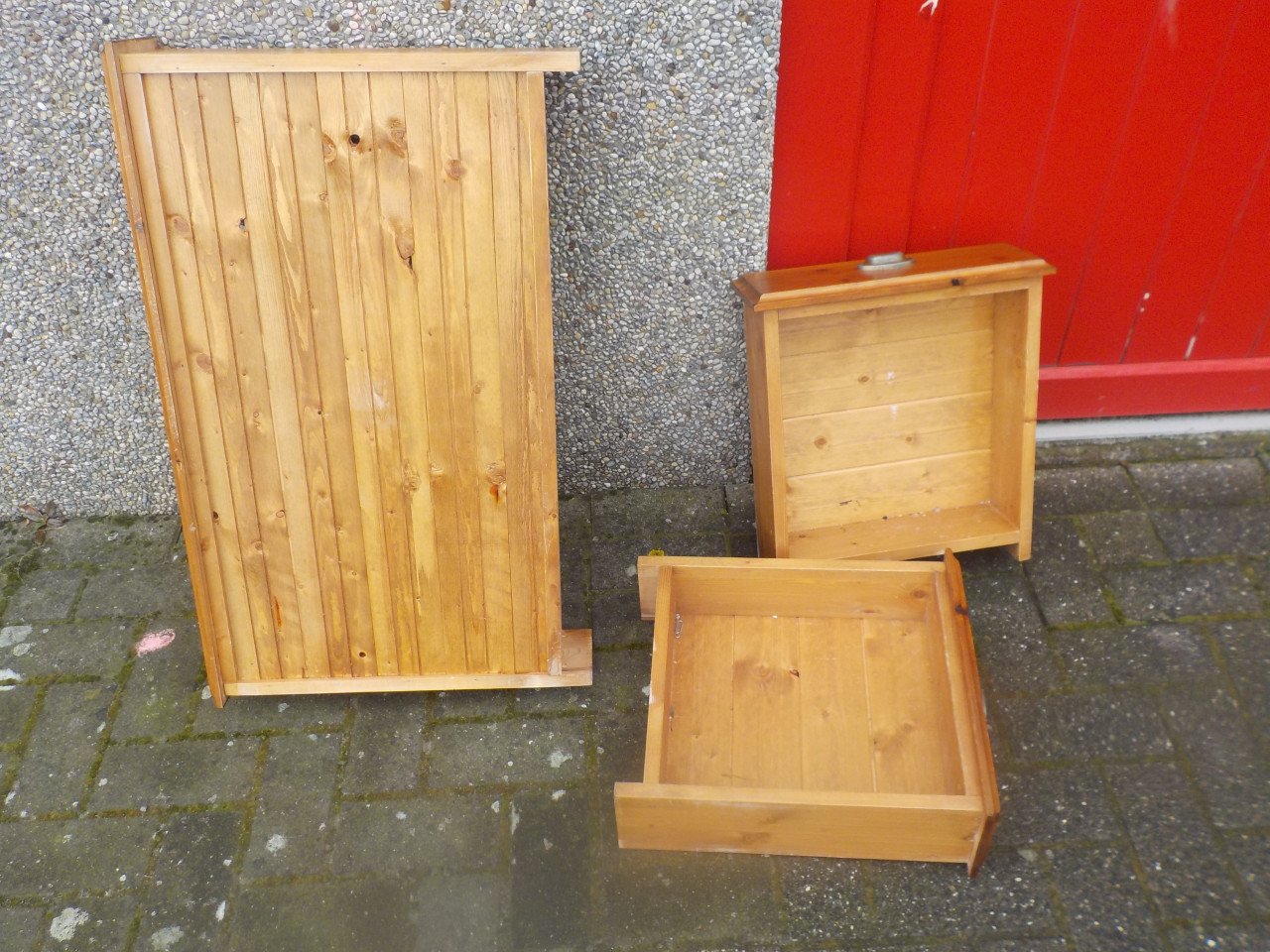 Mooie kwaliteit geheel massief grenen dressoir in goede staat