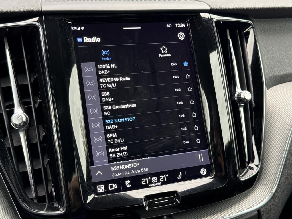 Volvo XC60 2.0 t6 plug-in hybrid awd plus dark r-design | pano | stoelverw.