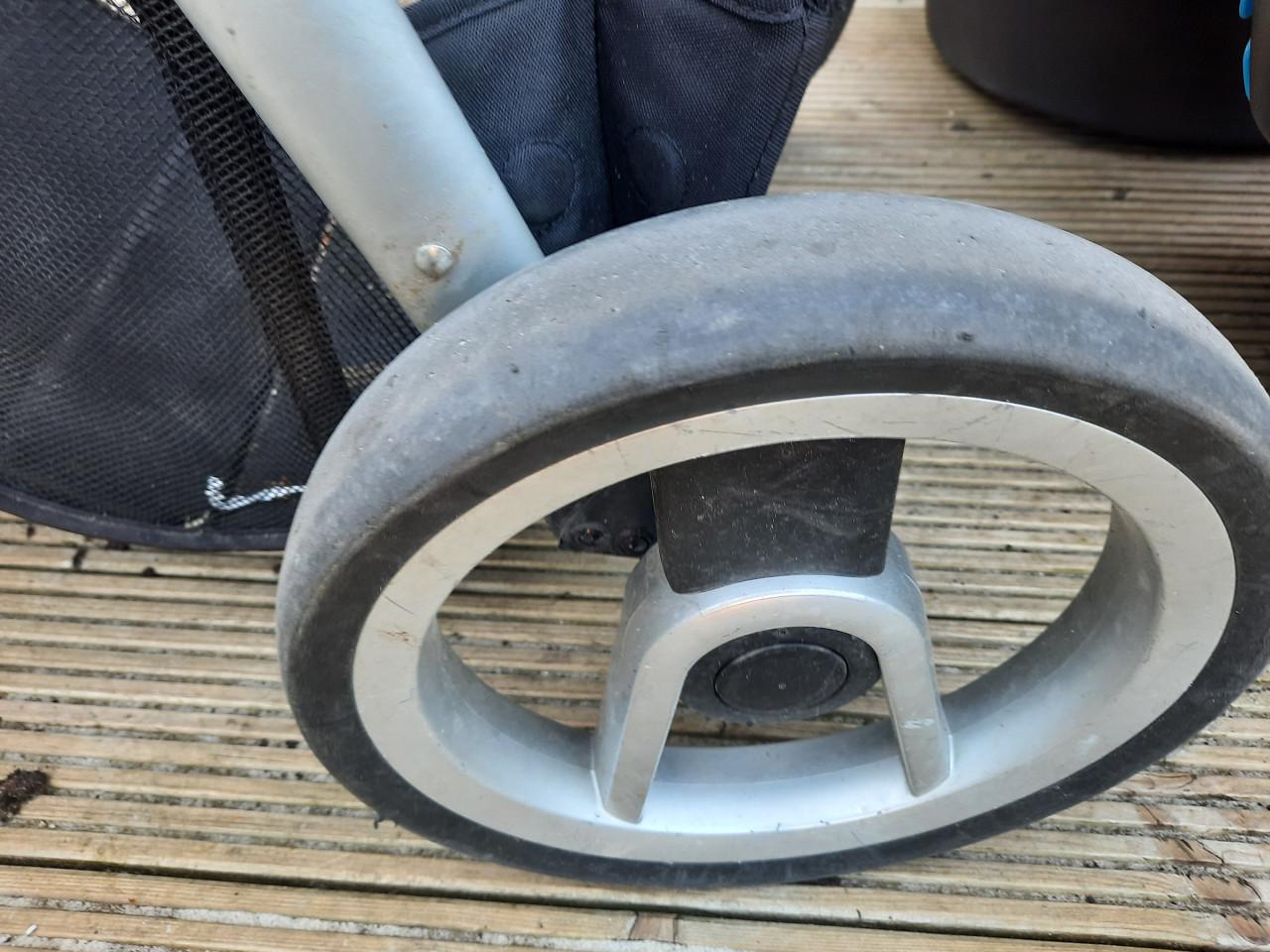 Complete set Mutsy Traveller +Joie autostoel