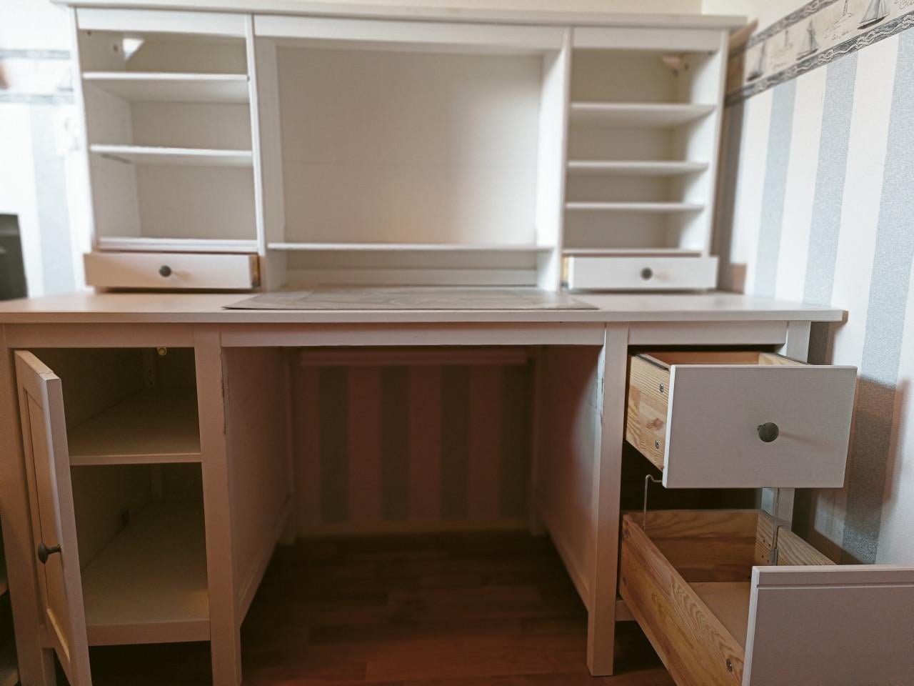 IKEA bureau + opbouw -wit gebeitst -155x135x65 cm