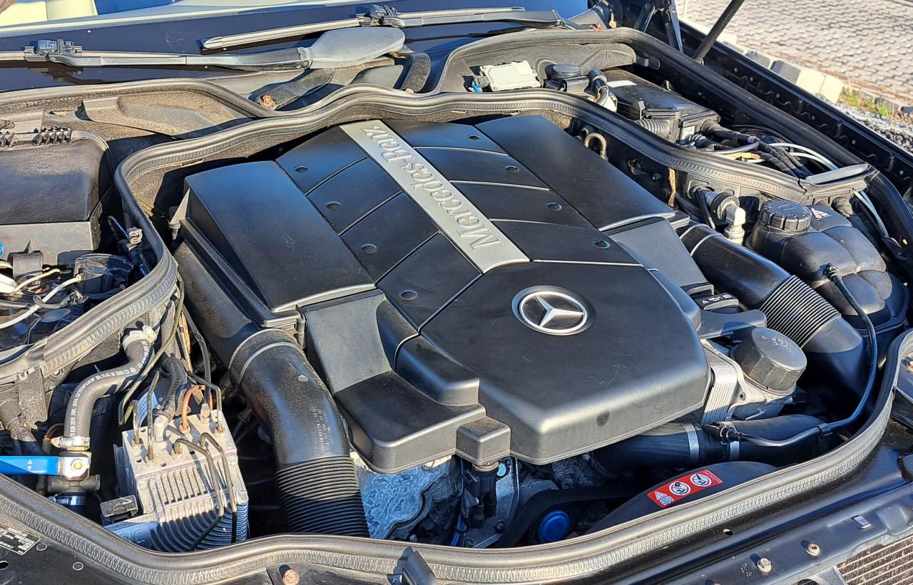Mercedes E500 Diep Zwart 2004 287.200 km € 5.500