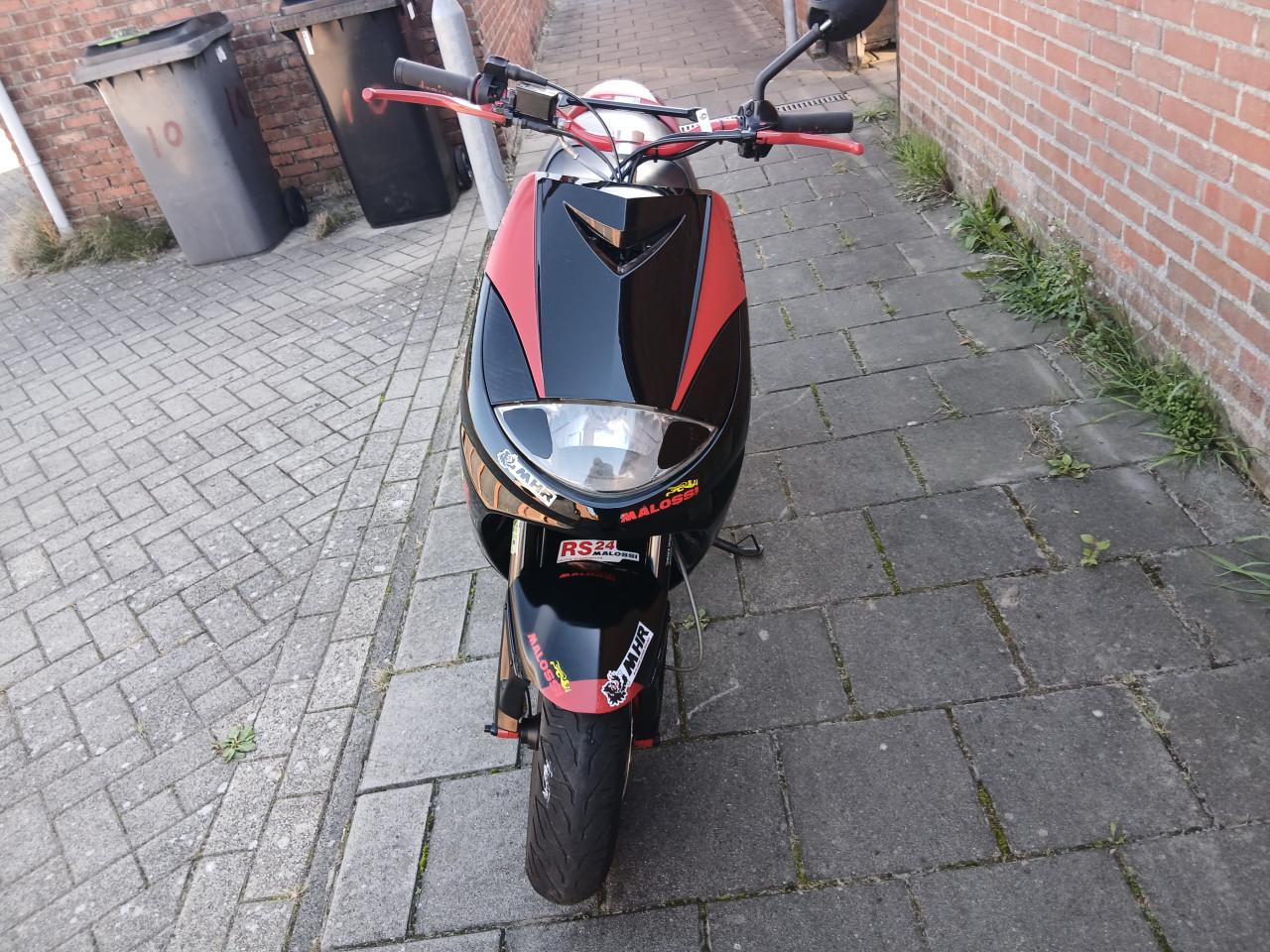Te koop stoere peugeot vivacity met geel kenteken