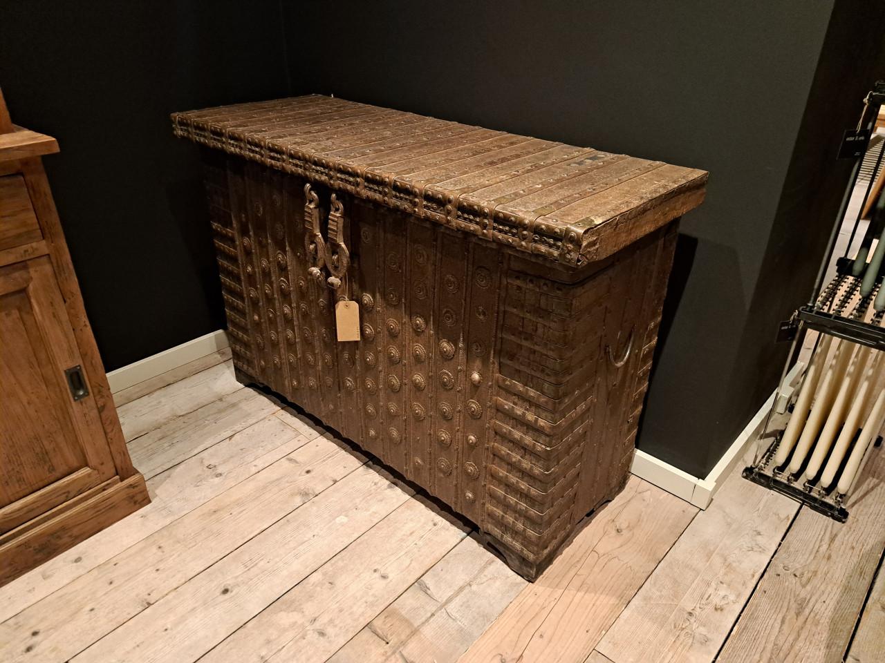 MOET WEG !!  Div. meubelen uit leegverkoop !!  ZIE ADVERTENTIE