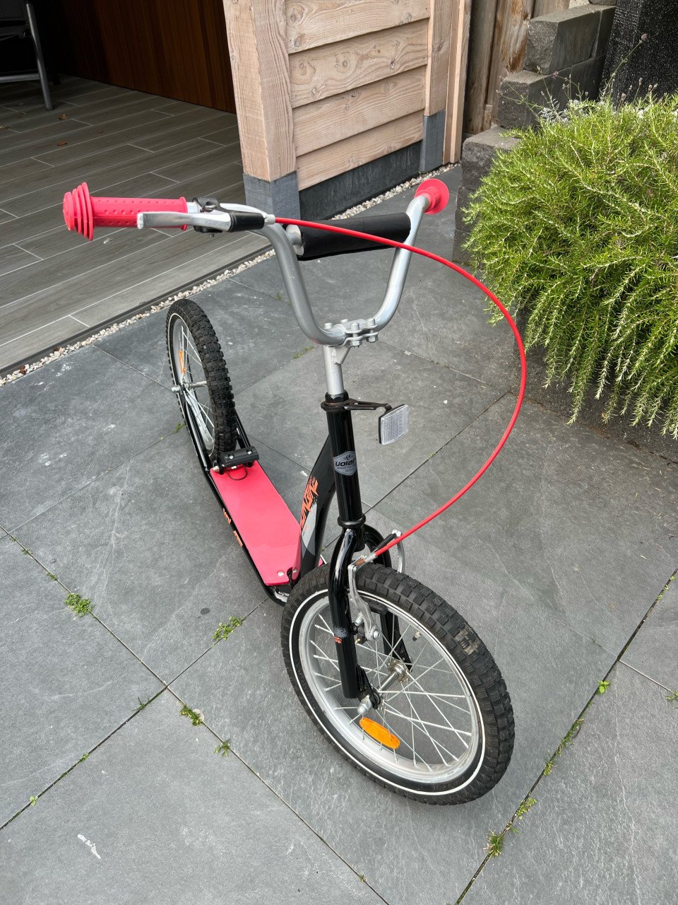 Volare Step 16 inch - Jongens/Meisjes - Zwart/Rood