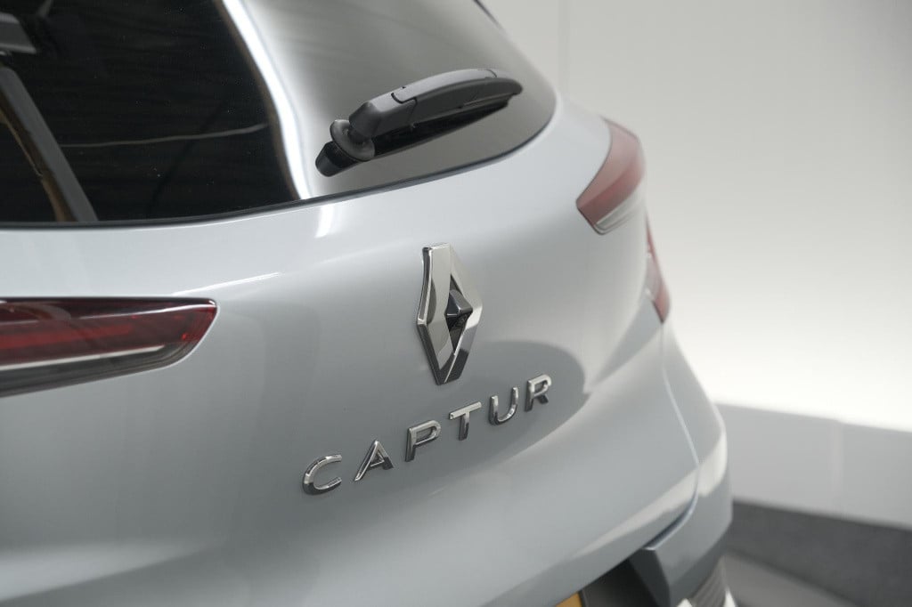 Renault Captur mild hybrid 140 edc techno | camera | 9.3 inch scherm | appl