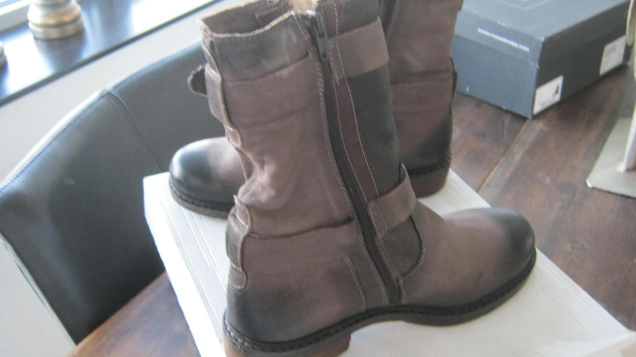 NIEUW LAARZEN MAAT 37 VOOR 50 EURO