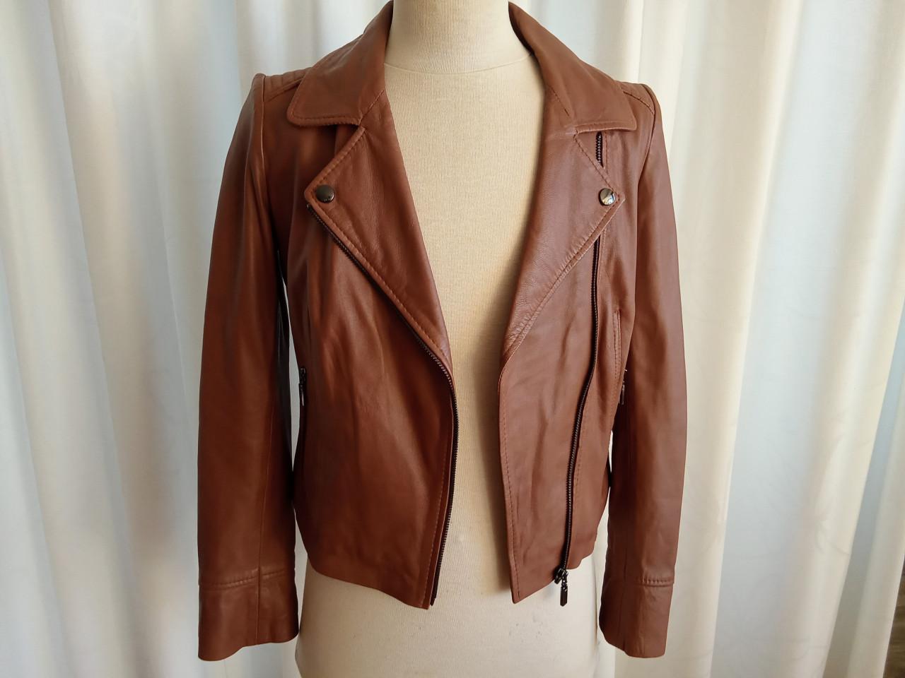 Stijlvol bruin leren jasje van het merk StudioAR.