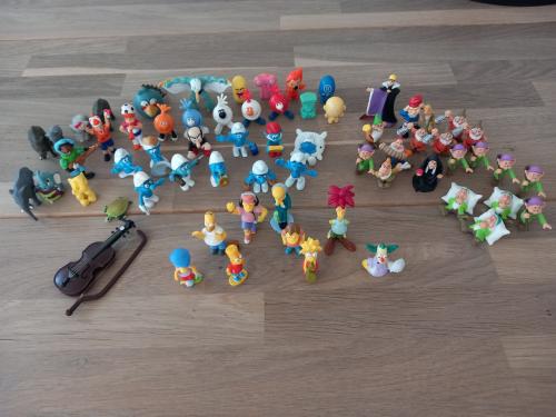 Poppetjes simpsons, smurfen etc