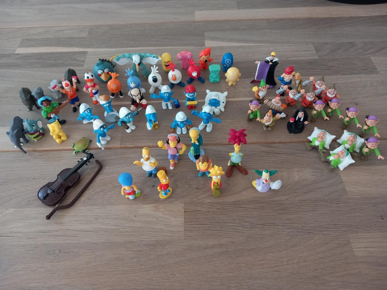 Poppetjes simpsons, smurfen etc