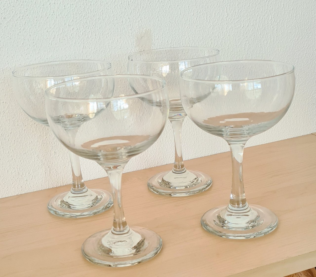 4 glazen coupes voor ijs, voorgerecht, vruchtjes of cocktails