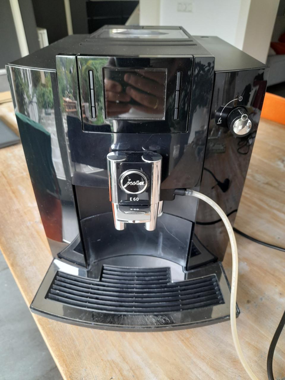 Jura E60 piano black koffiemachine