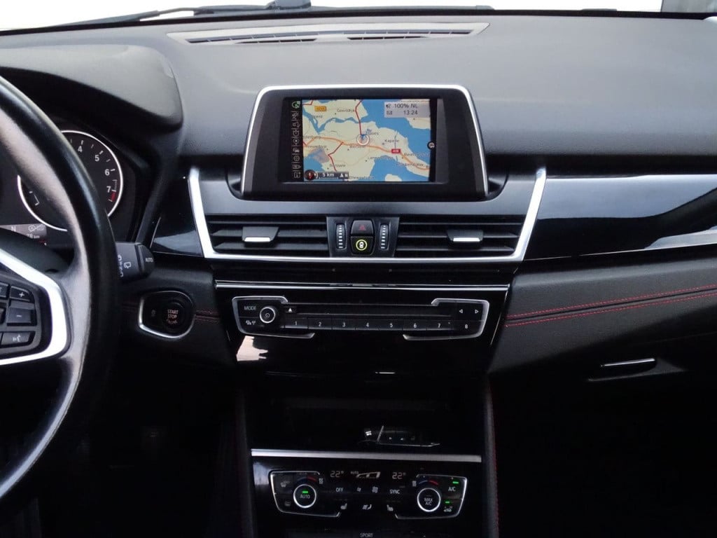 BMW 2-serie active tourer 218i executive | stoelverwarming | navi | bluetoo