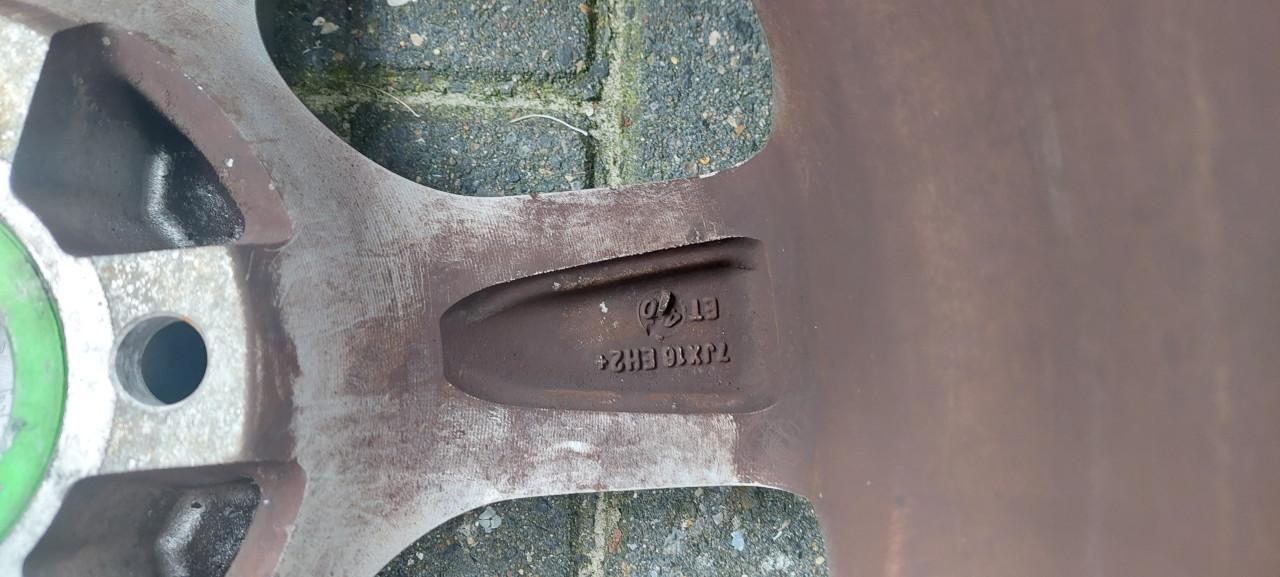 Winterbanden op velgen