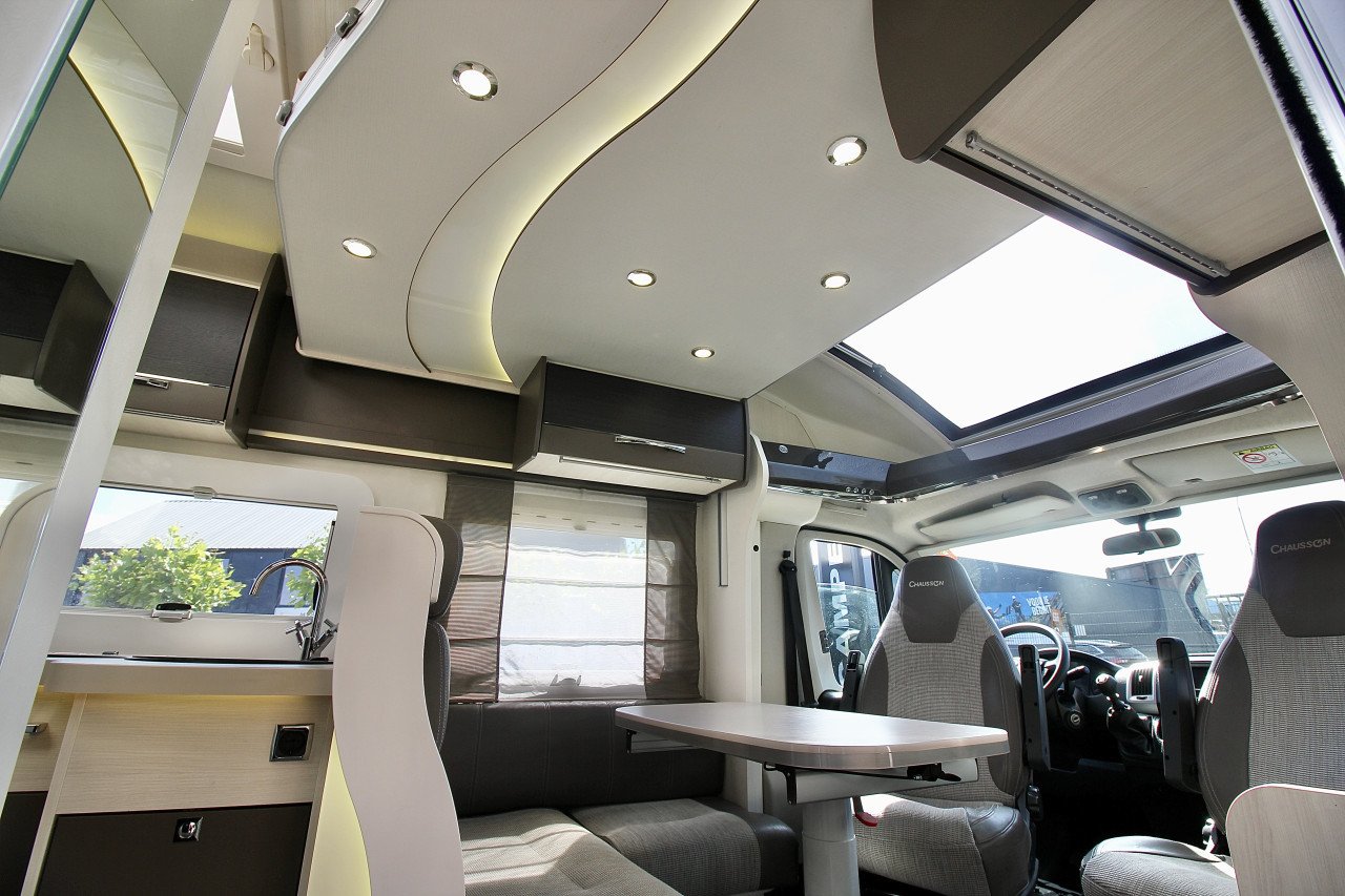 Chausson Welcome 727GA (Lengtebedden+ Electr. hefbed, Als Nieuw!!)