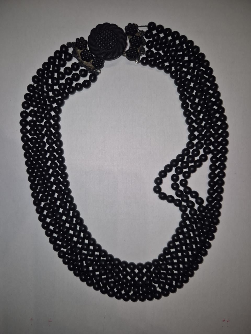 Rouwsnoer, zwarte kralen met mooi sluitstuk