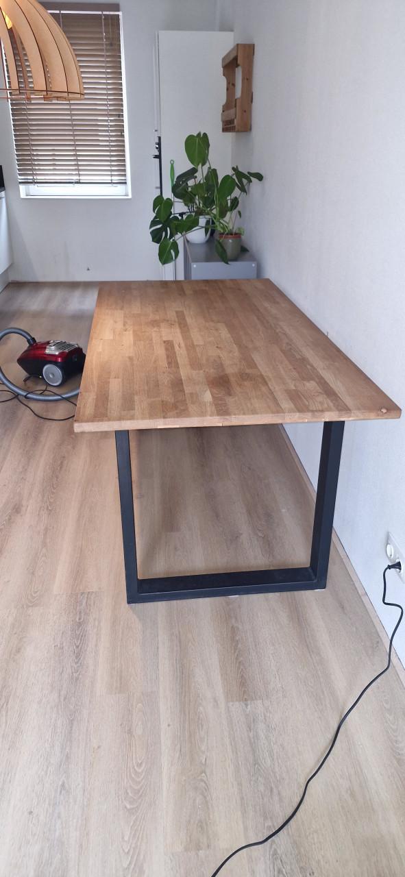 Houten eettafel