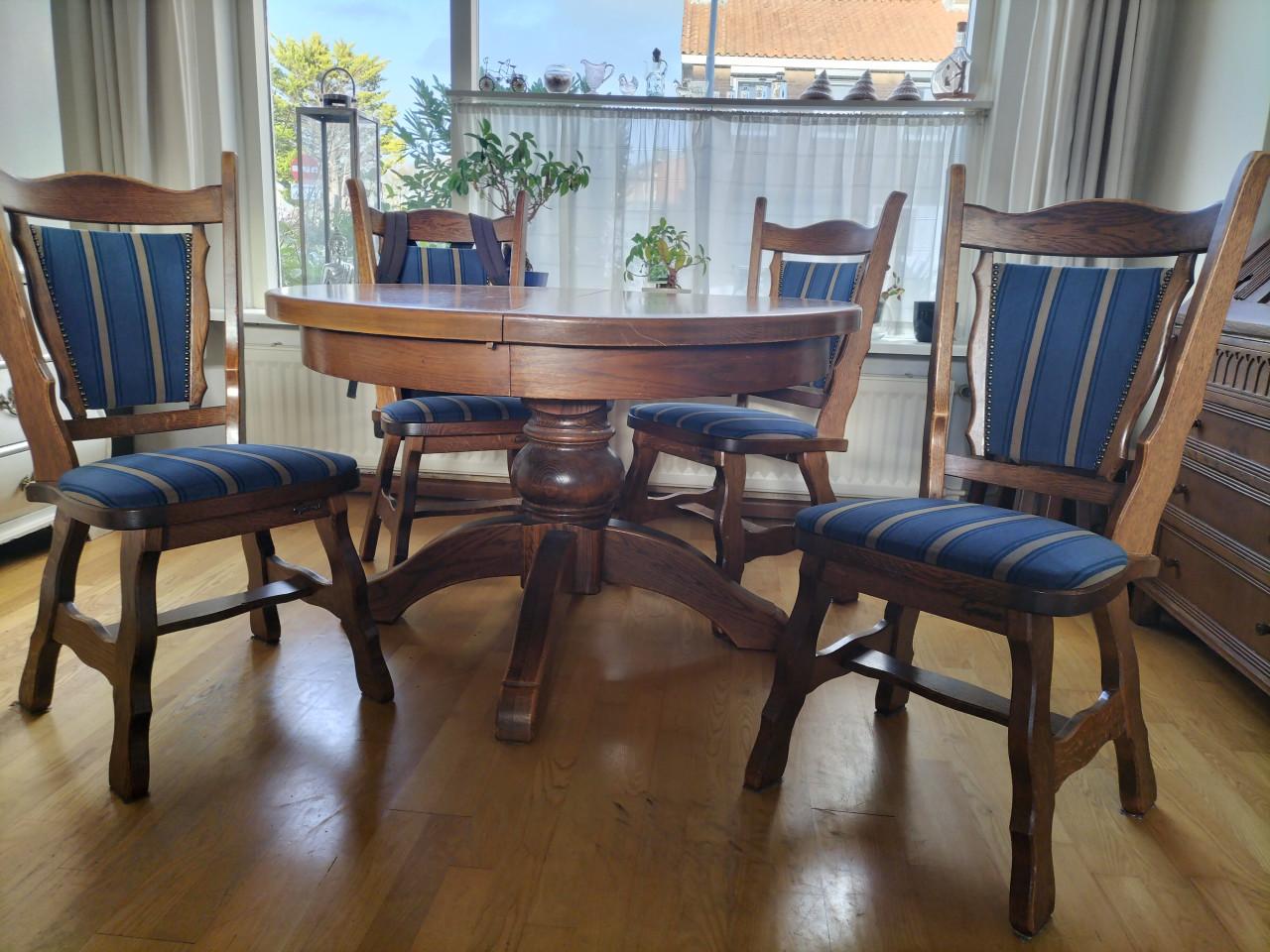 Ronde Eiken Eettafel met 4 stoelen