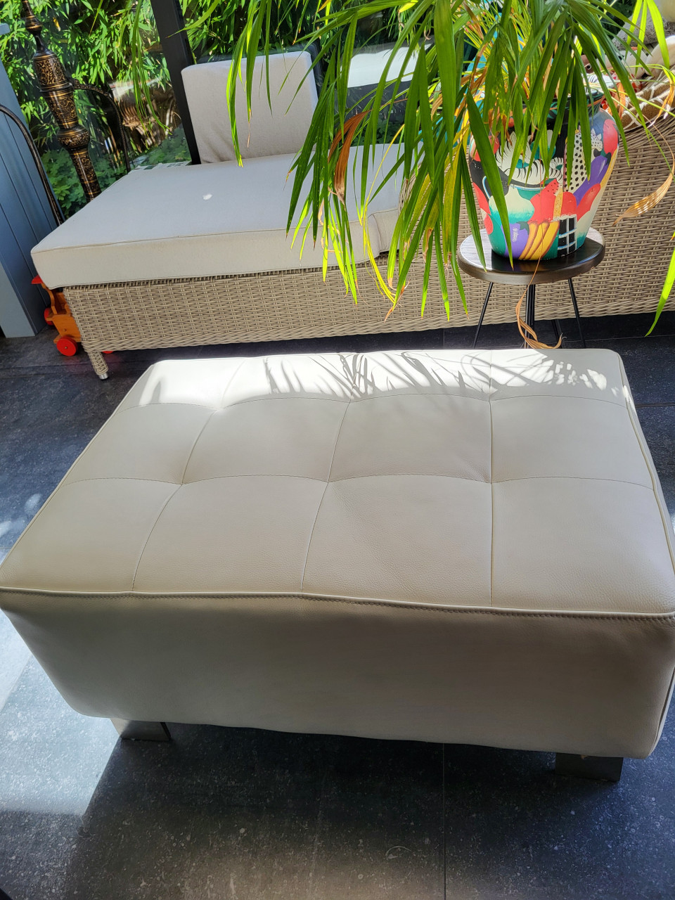 Witte hocker, leer, 85x60x42