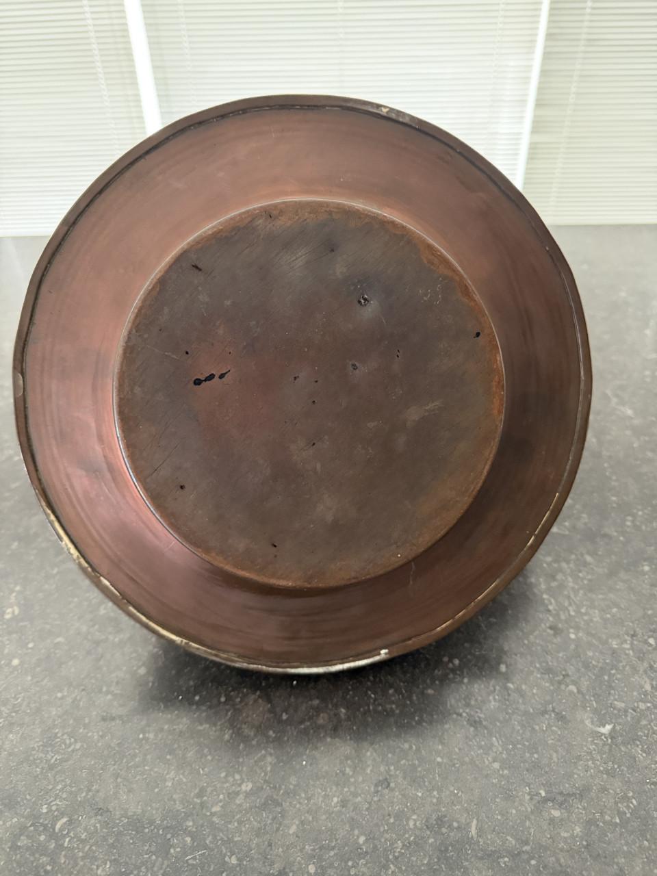 Te koop koperen ketel met porseleinen handvat