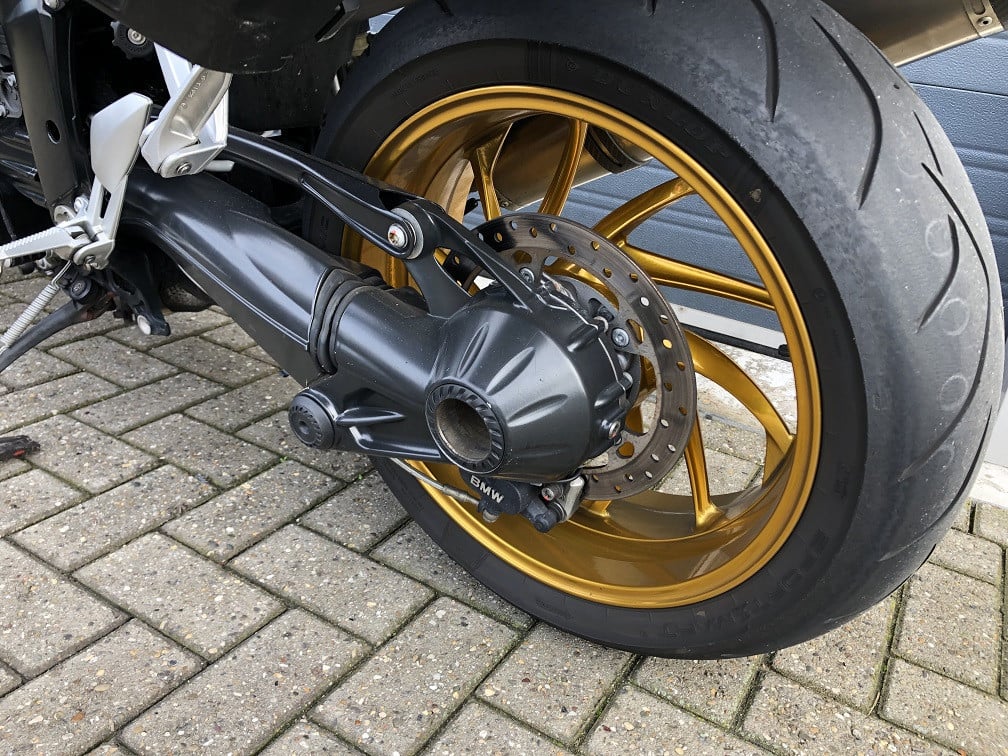 Frisse BMW K1200R met slechts 43 dkm, kofferset, nieuw model ABS, €3995.-