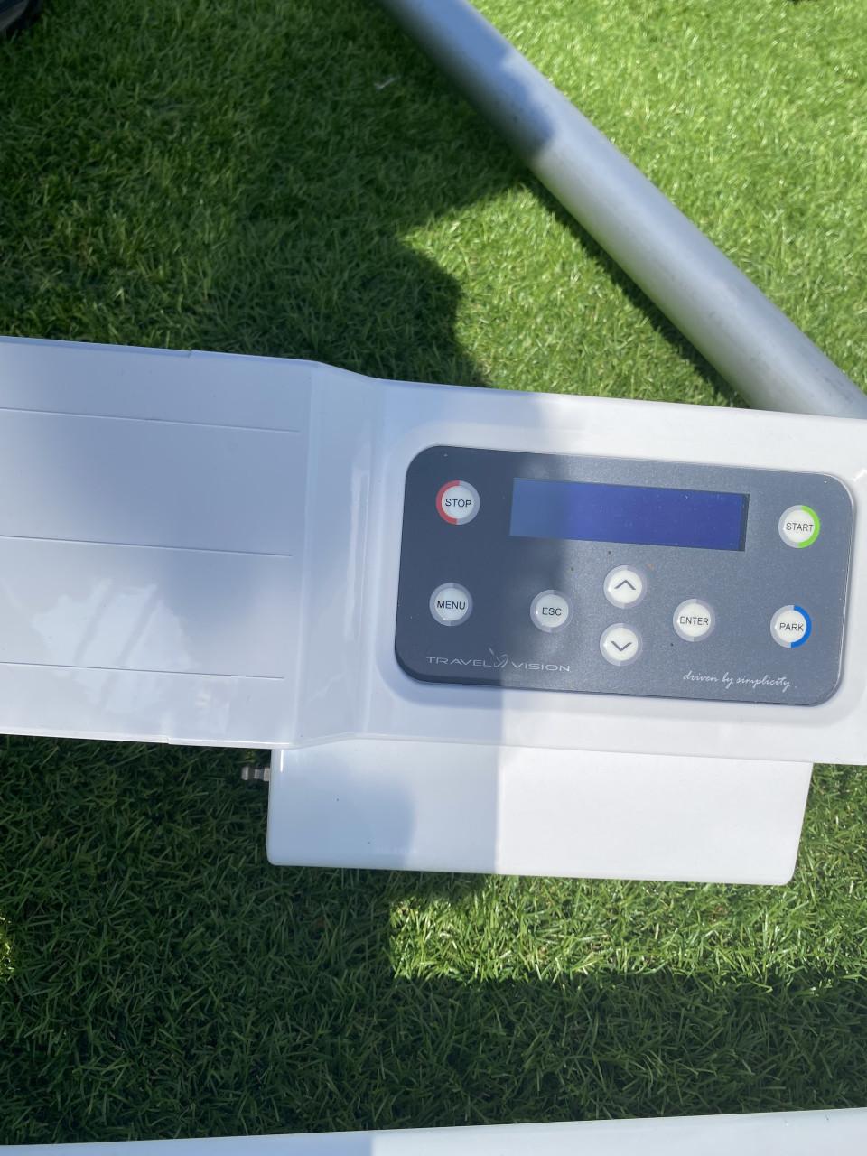 Travelvision R6 flat , volautomatische schotel antenne