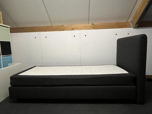 Complete donkergrijze boxspring met matras en hoofdbord 80x200