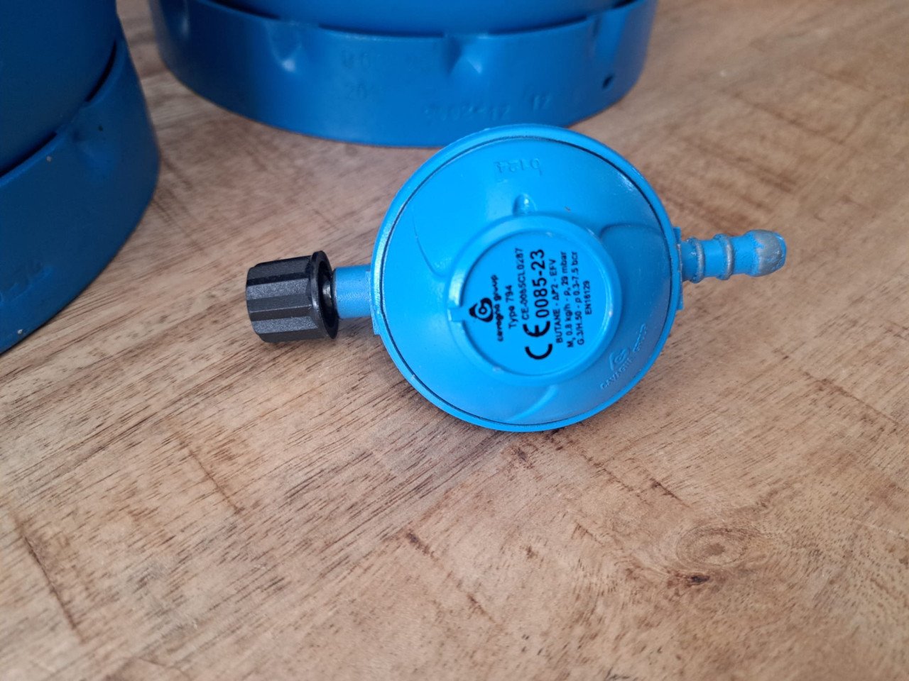 Te koop: Campingaz tanks (907 en 904) + bijbehorende gasdrukregelaar