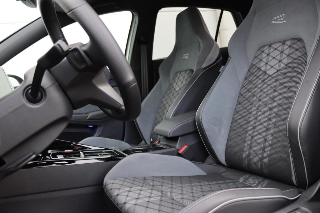 Volkswagen Golf 1.5 etsi r-line | 130pk | dsg7