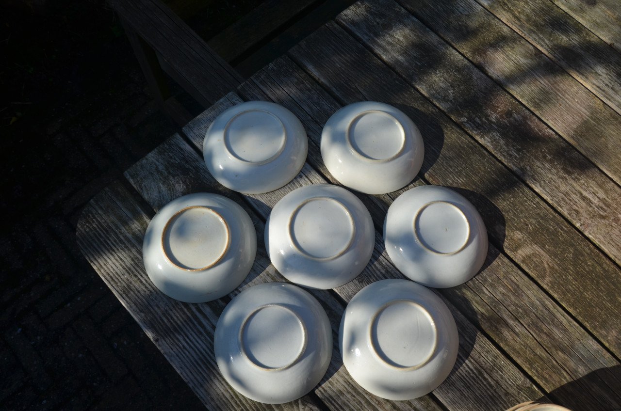 7 Lowestoft porseleinen bordjes 1757 - 1802