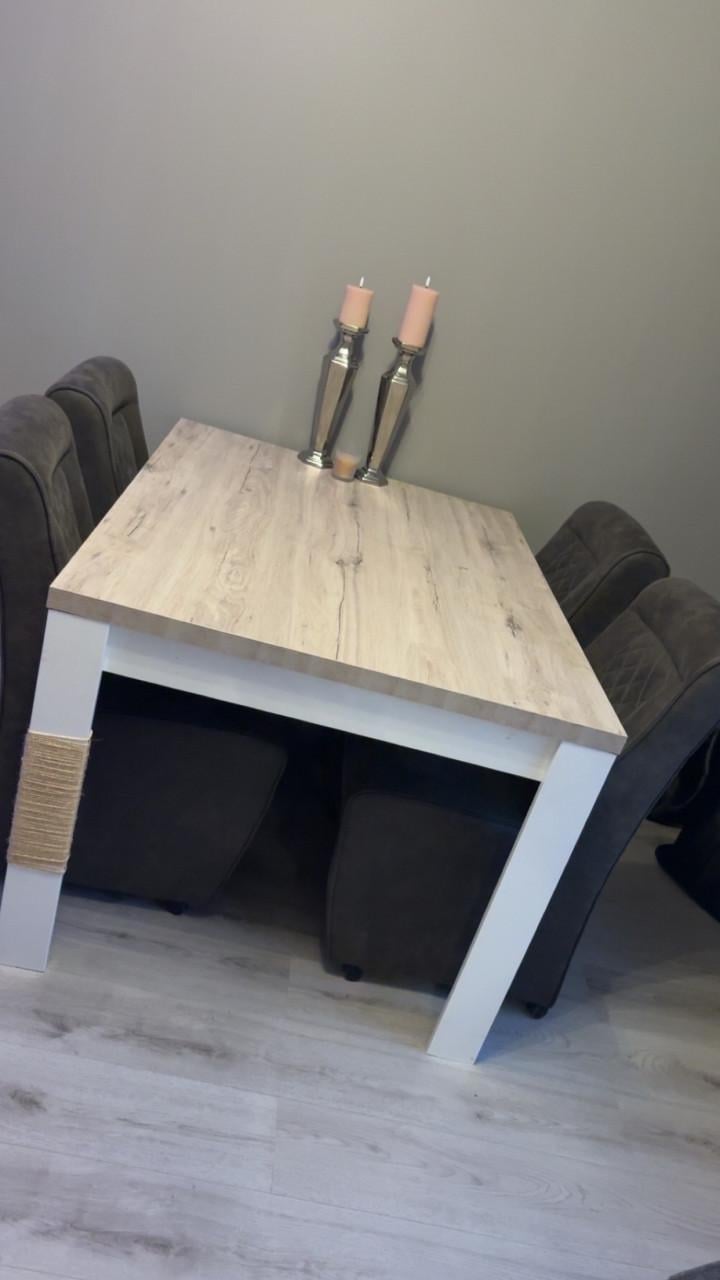 Eetafel met stoelen