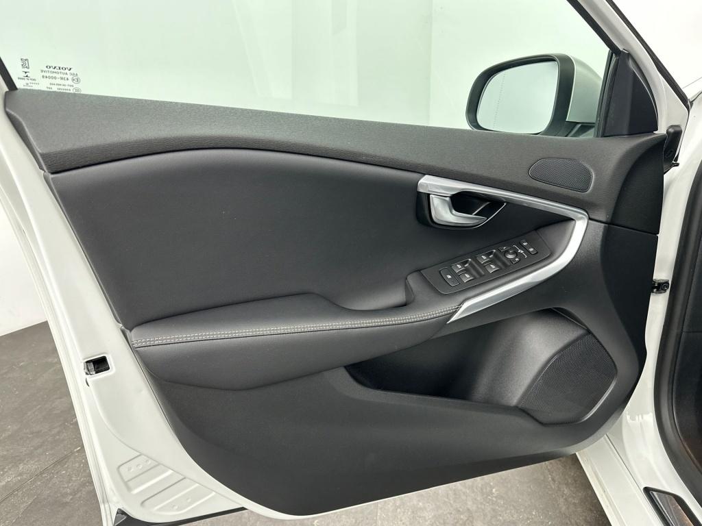 Volvo V40 t3 153pk aut6 polar+ sport| pano| camera| h&k sound| dab+