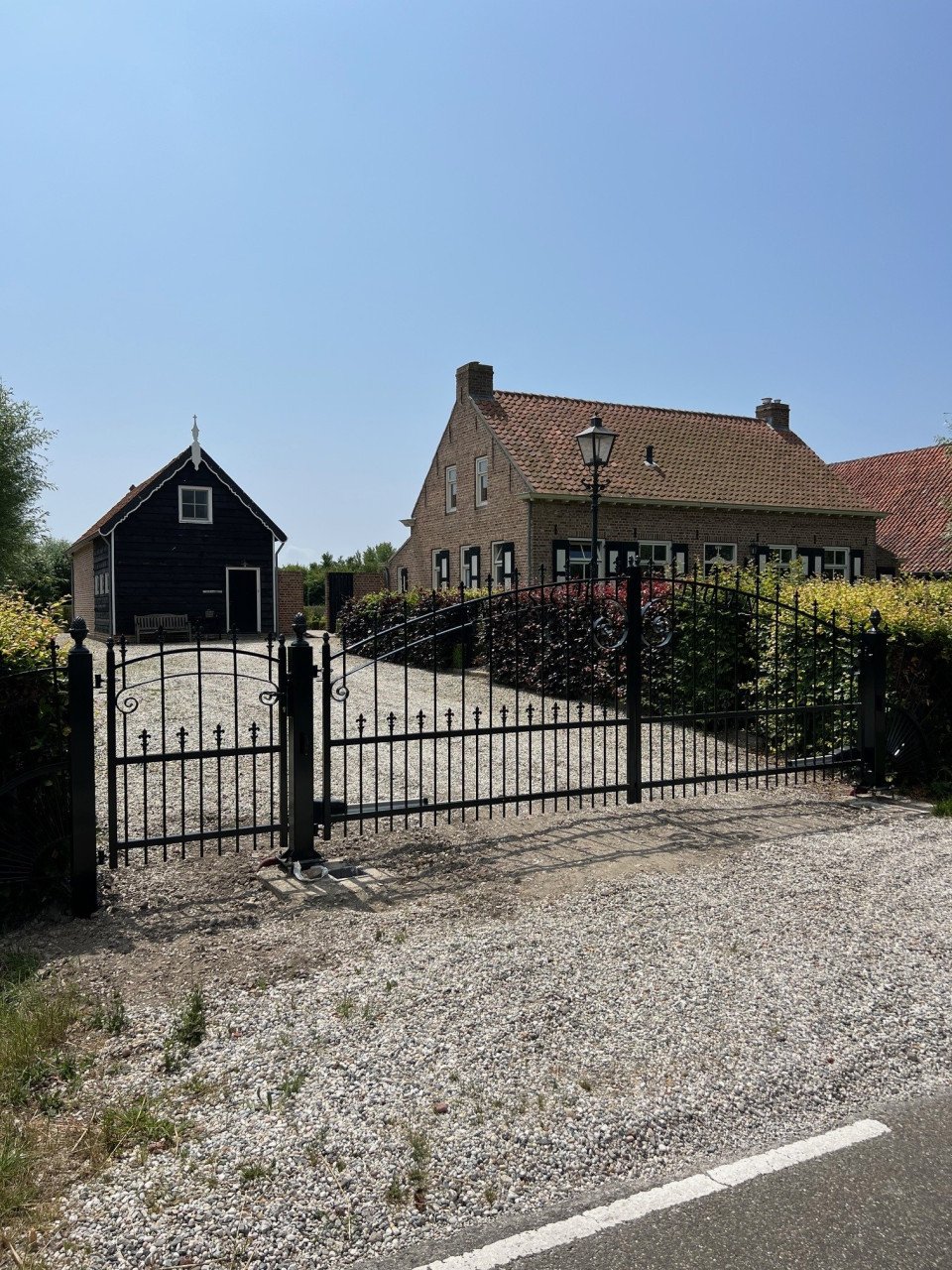 Op maat gemaakte Inrijpoorten en Hekwerken.