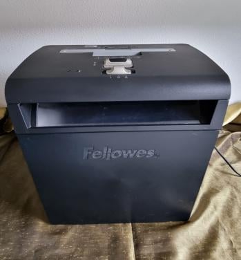 Papier versnipperaar merk Fellowes.