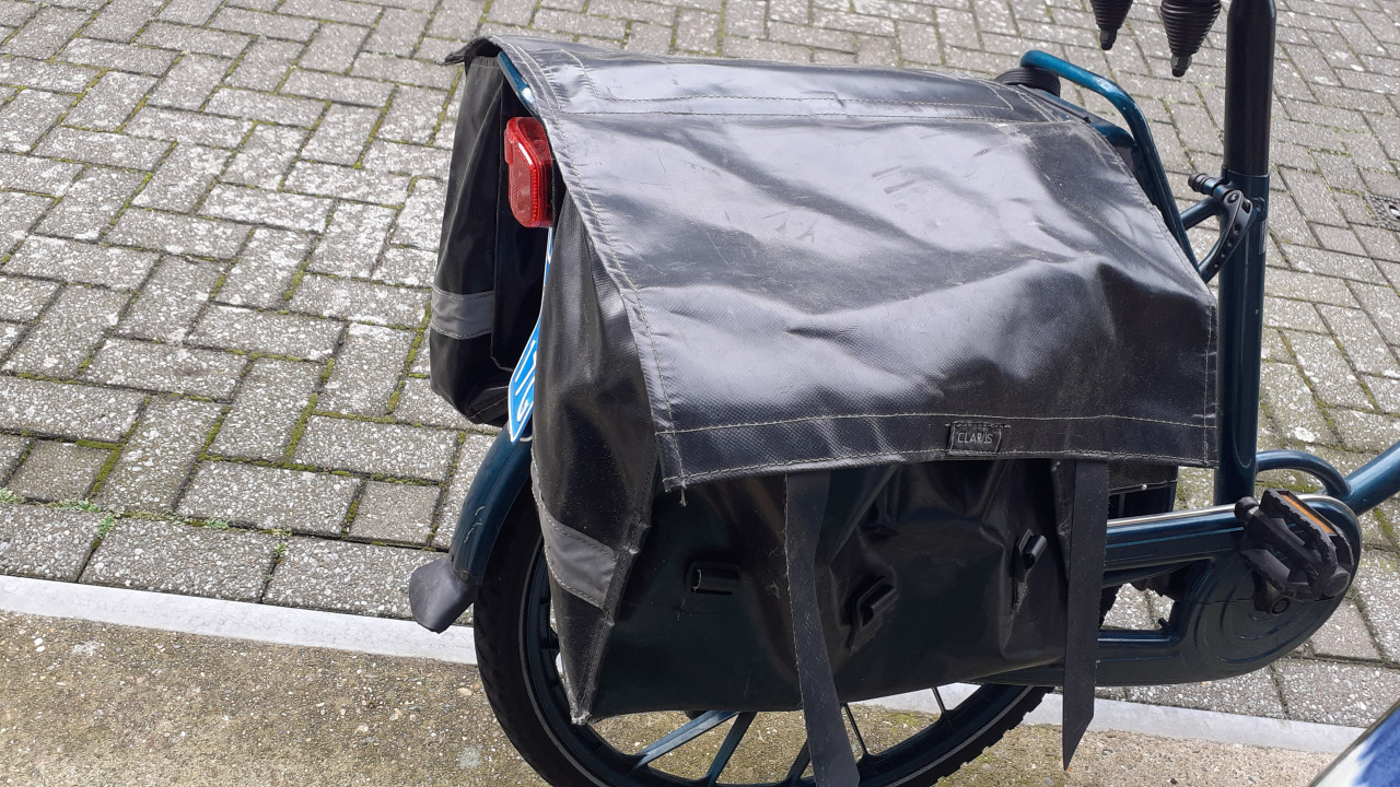 Aanhangfiets en moederfiets kinderzitjes en fietstas