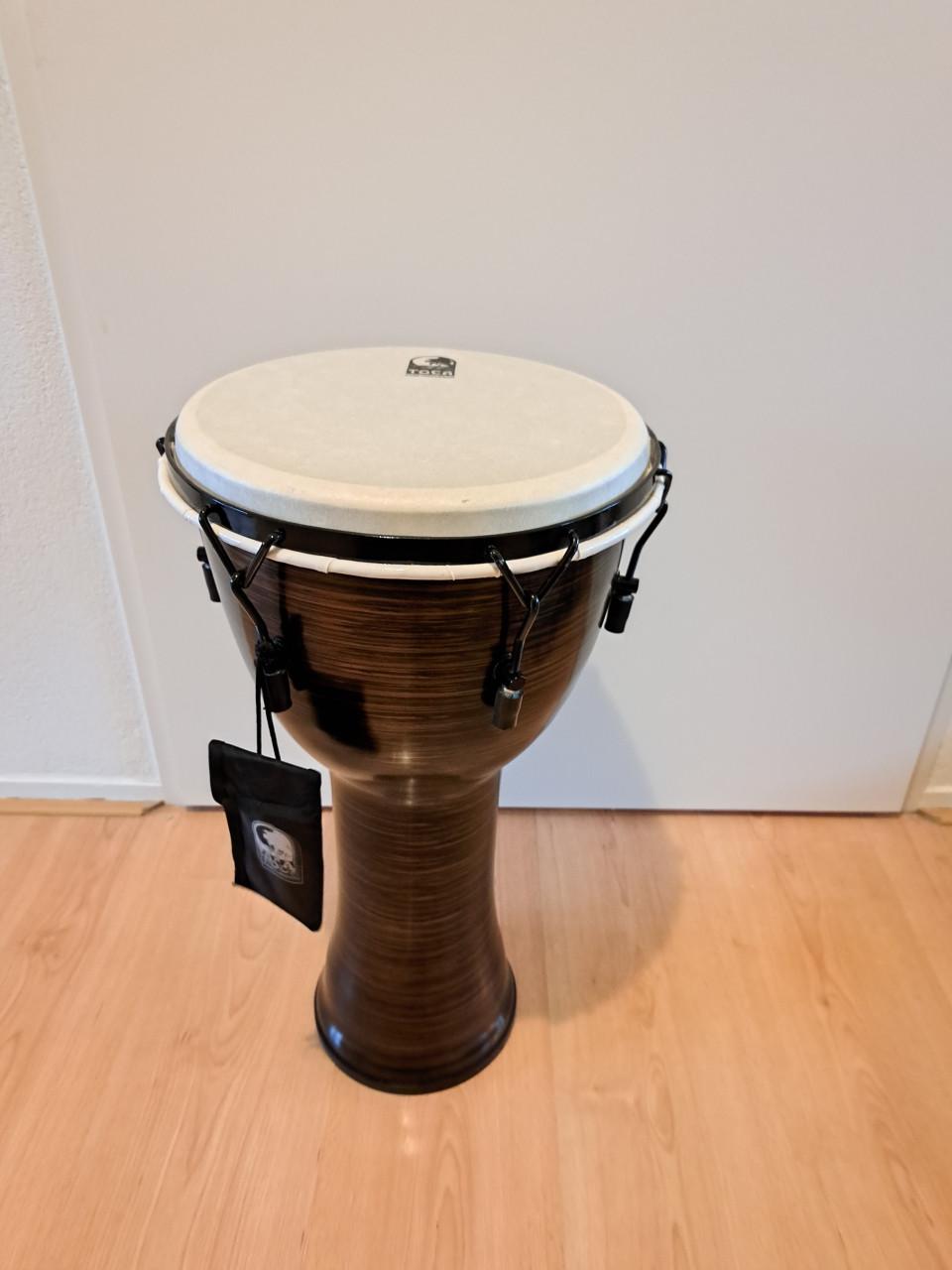 Djembe van Toca, met tas prima om lekker mee te leren drummen