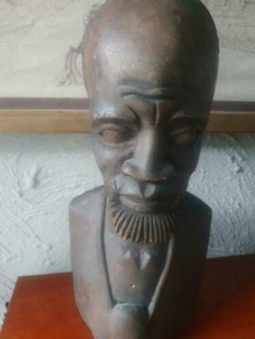 Heel mooi antiek houtsnijwerk beeldje uit indonesie van teak hout