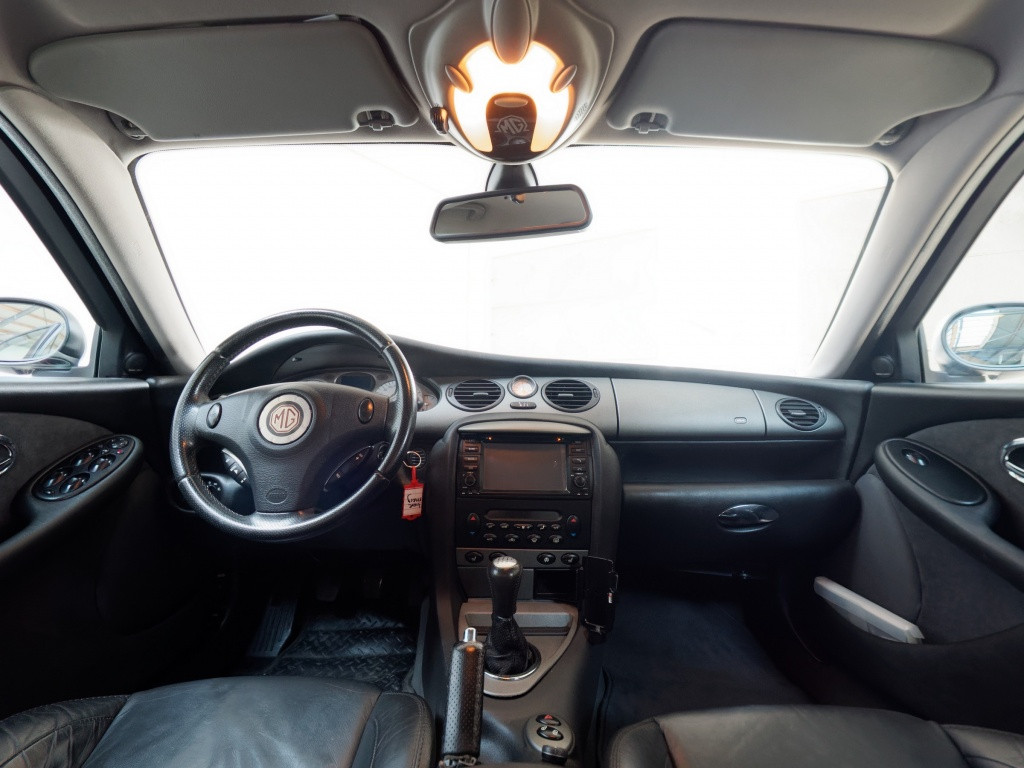 MG ZT 4.6 v8 260