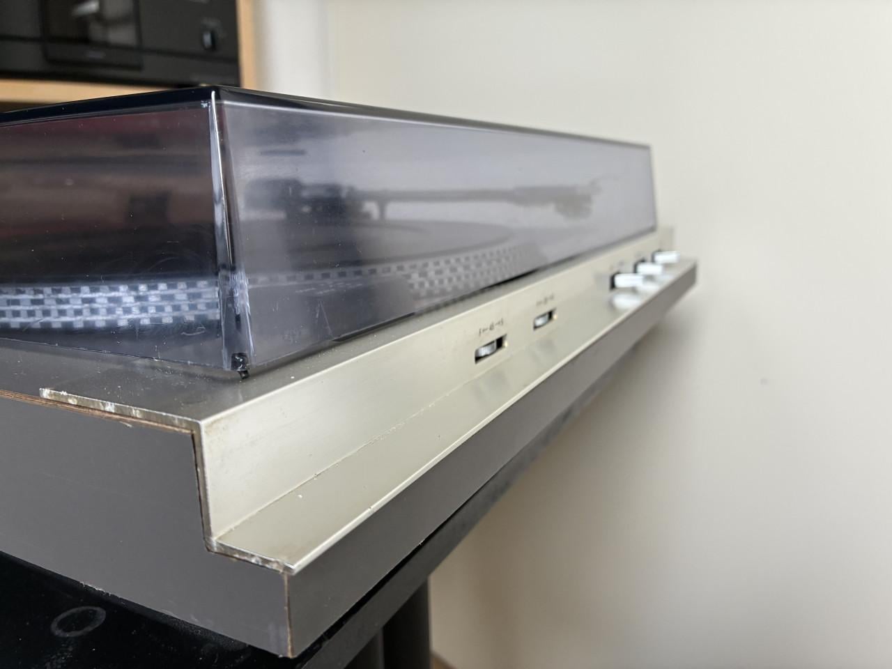 Mitsubishi DP-84DA platenspeler.