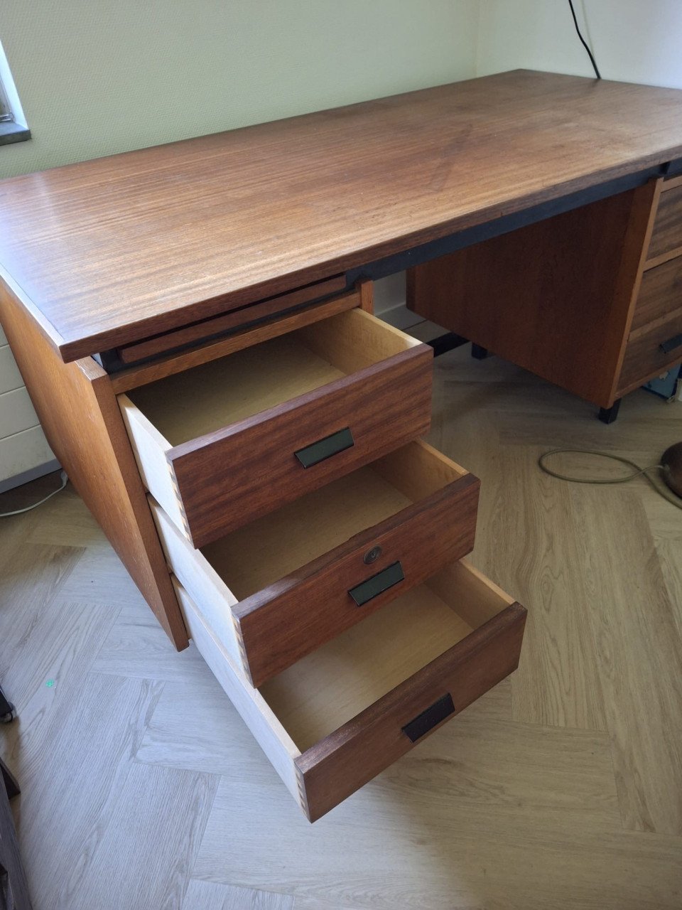 Bureau, nog mooi van degelijk hout