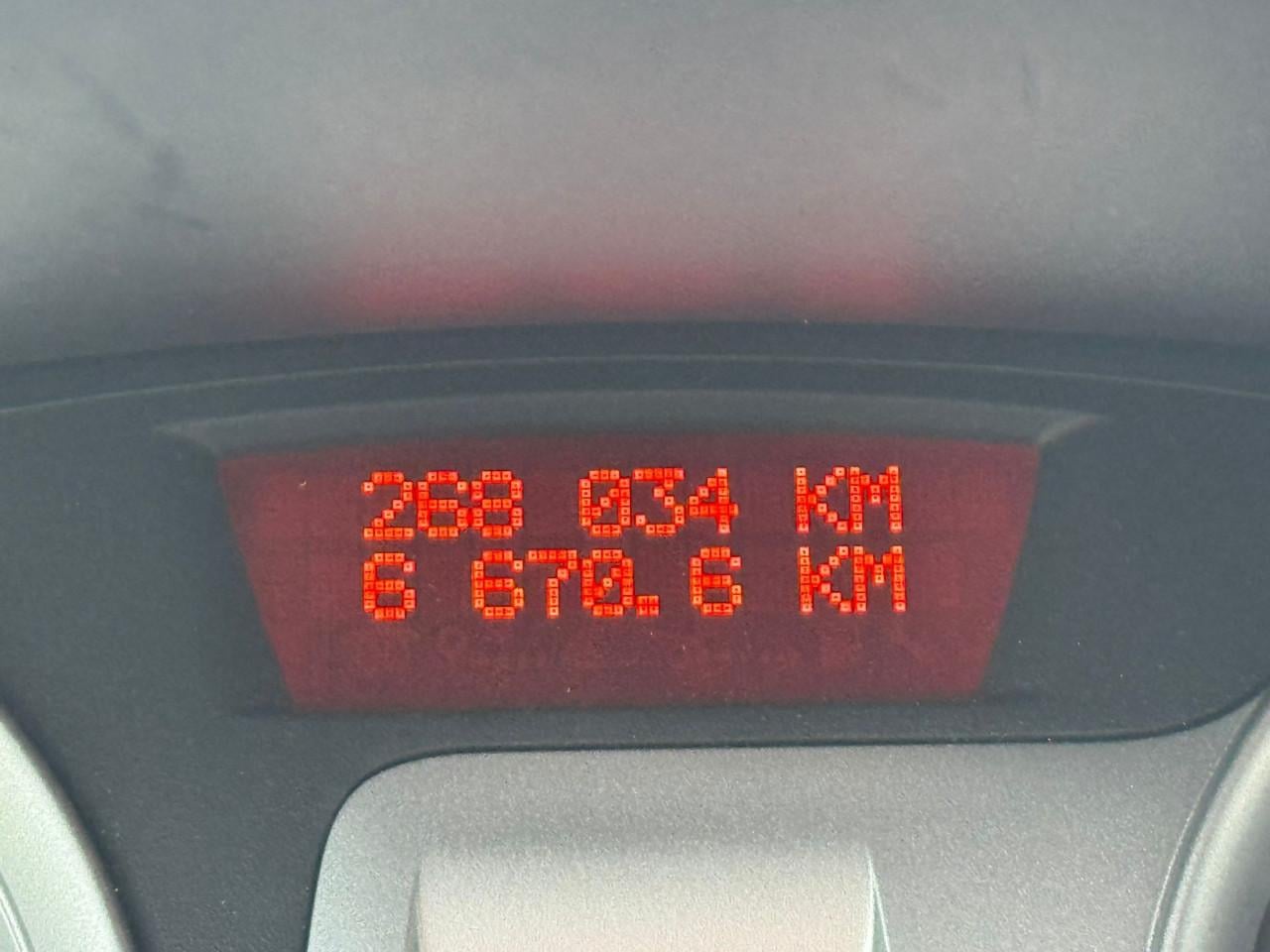 Renault clio automaat bj 2006 1250 euro