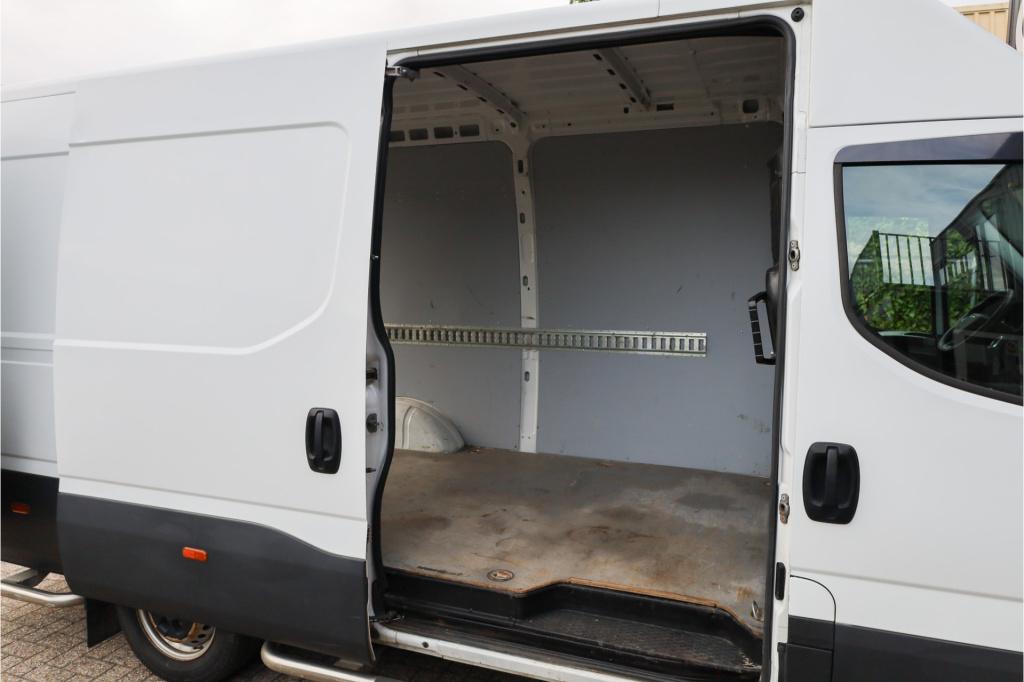 Iveco Daily 35s14v a8 2.3 3520l l2h2 automaat i trekhaak 3.5t i clima i cr.