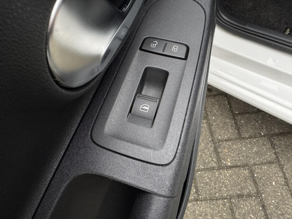 Volkswagen UP! 1.0 move up! bluemotion executive pack | airco | park. senso